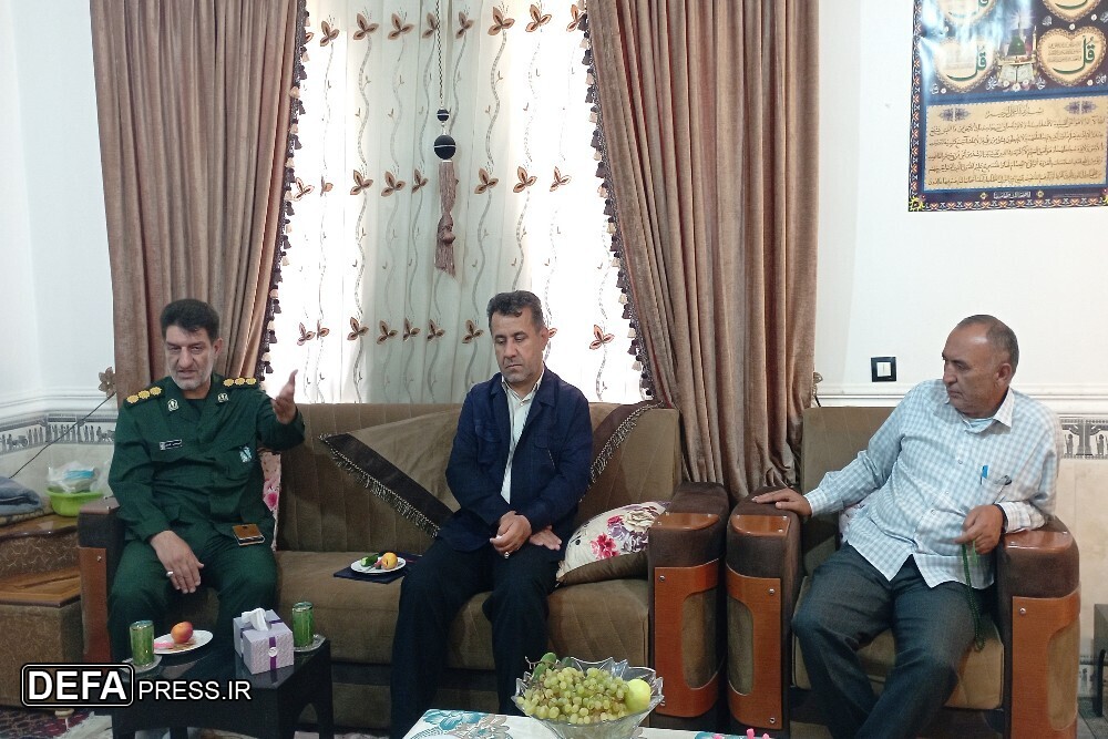 دیدار مدیرکل حفظ آثار دفاع مقدس کهگیلویه و بویراحمد با آزاده عملیات «پد خندق»