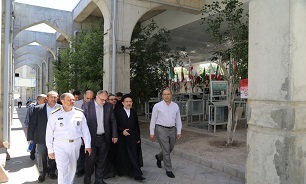 ادای احترام خطیب موقت جمعۀ تهران به مقام شامخ شهدای آزاده تبریز