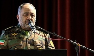 شهدا استقامت را برای ما به ارمغان آوردند