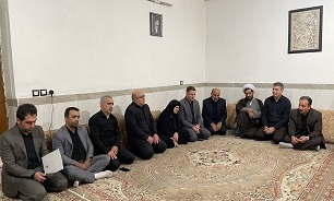 دیدار جمعی از مسئولین استان ایلام با خانواده شهدای حماسه سارات سومار