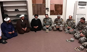 دیدار فرمانده و کارکنان پدافند هوایی جنوب غرب ارتش با نماینده ولی فقیه در خوزستان