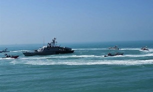 رژه اقتدار دریایی شناورهای منطقه دوم نیروی دریایی سپاه در خلیج‌ فارس برگزار شد