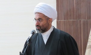 باید با همبستگی، تعامل و وحدت در مقابل دشمنان بایستیم