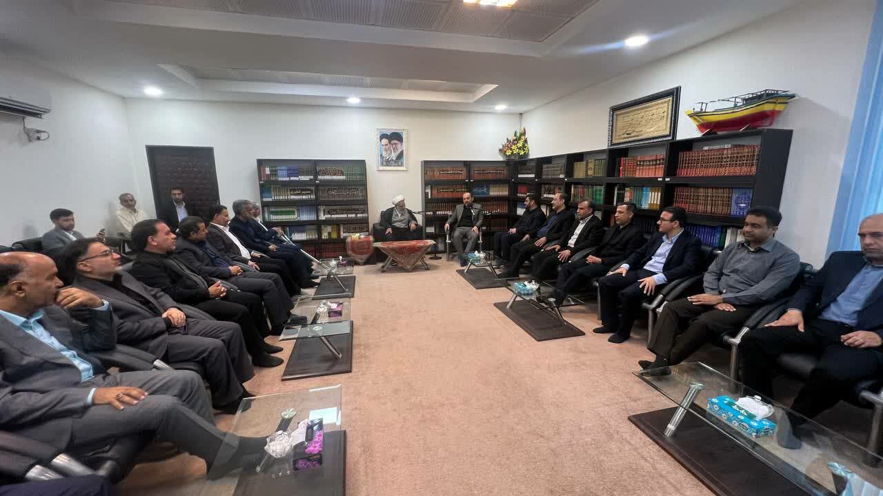 دیدار استاندار با نماینده ولی فقیه در استان هرمزگان/امام جمعه بندرعباس: موفقیت‌های کسب شده استاندار هرمزگان در سطح ملی مایه افتخار است