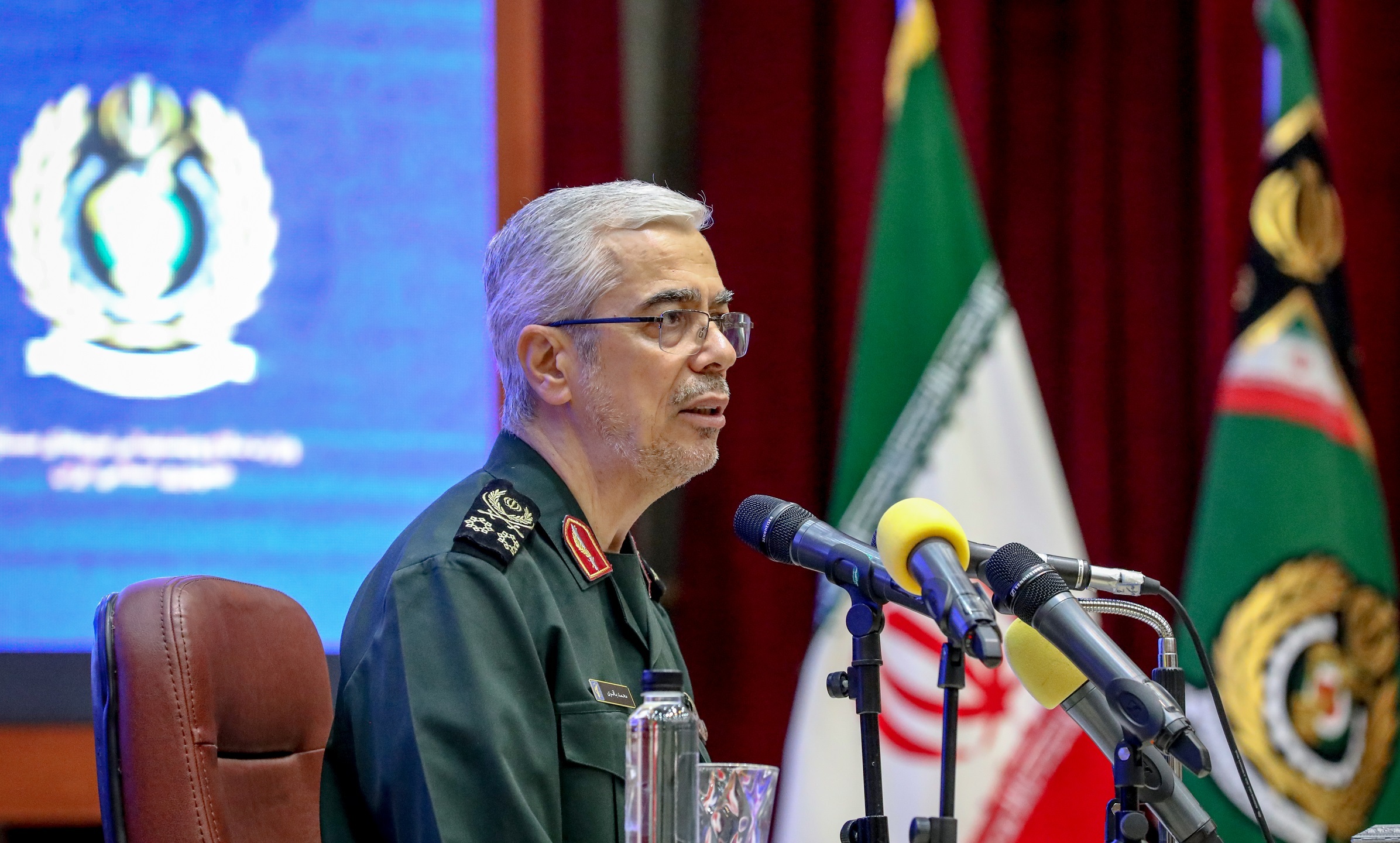 سرلشکر باقری: حضور ایران در جمع قدرت‌های برتر موشکی جهان/ مشتریان جهانی پهپاد‌ها و تسلیحات نظامی ما بیشتر از میزان تولیدمان است