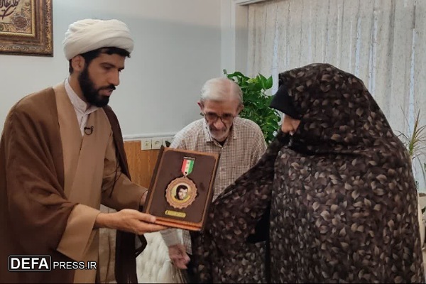 دیدار مدیرکل تبلیغات اسلامی استان همدان با خانواده شهید «اولنج»+تصاویر