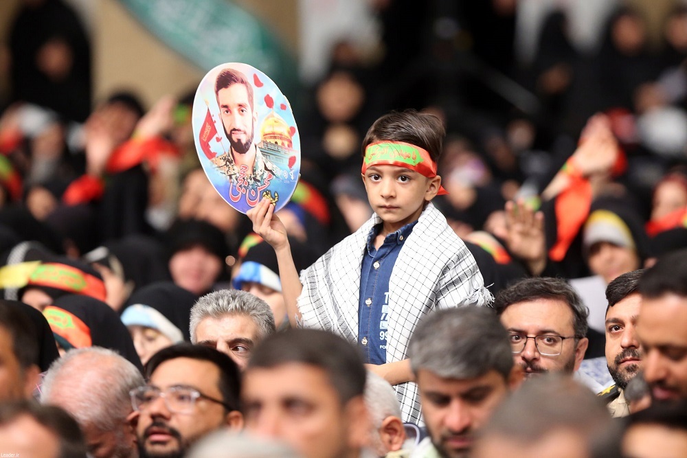عکس/ تیپ فرزند شهید حججی در دیدار امروز طلایه‌داران دفاع مقدس با رهبر معظم انقلاب اسلامی