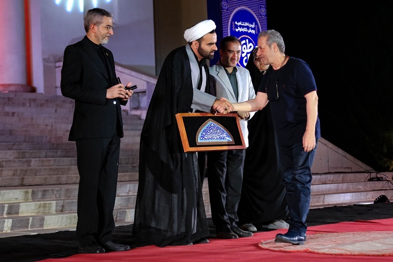 ابوالقاسم طالبی بخاطر «یتیم‌خانه ایران» مدال طلای هیس‌طوری گرفت/ برگزیدگان معرفی شدند