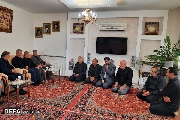 حضور استاندار همدان در منزل پدر شهیدان  «عسگری»+ تصاویر
