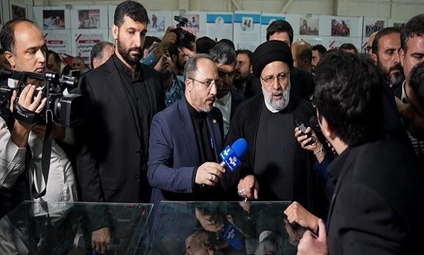 رئیس جمهور از نمایشگاه روایت خدمت بازدید کرد