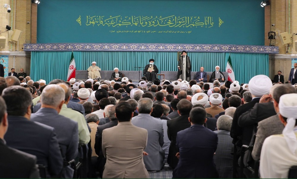 مسئولان نظام و میهمانان کنفرانس وحدت با امام خامنه‌ای دیدار کردند