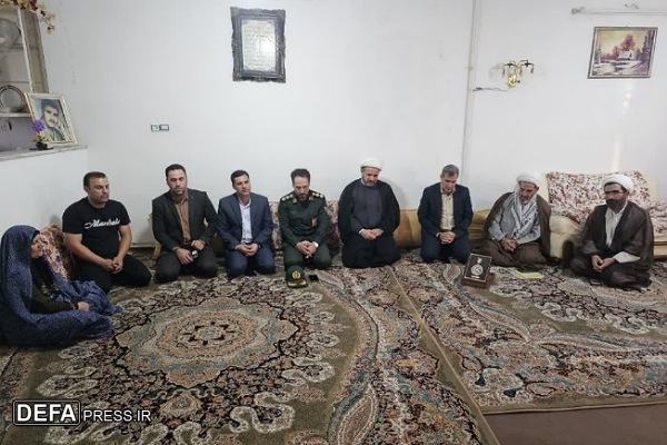 دیدار مسئولان شهرستان نهاوند با خانواده شهدا+ تصاویر