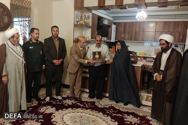 دیدار مسئولان شهرستان نهاوند با خانواده شهدا+ تصاویر