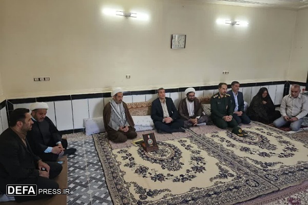 دیدار مسئولان شهرستان نهاوند با خانواده شهدا+ تصاویر
