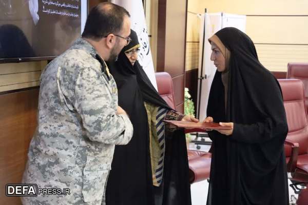 تجلیل از فعالان و دست اندرکاران پنجمین جشنواره فعالان دفاع مقدس و مقاومت در فضای مجازی در مازندران+ تصاویر