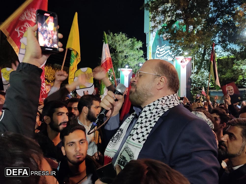 خشم مردم تهران از جنایت جنگی رژیم‌صهیونیستی/ حضور شبانه مردم در میدان فلسطین+ تصاویر