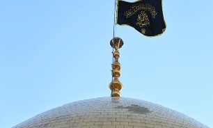 اهتزاز پرچم‌های سیاه بر فراز گنبد‌های حرم حضرت معصومه (س) و مسجد جمکران
