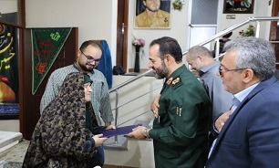 پدران و مادران شهدا از برکات نظام اسلامی هستند