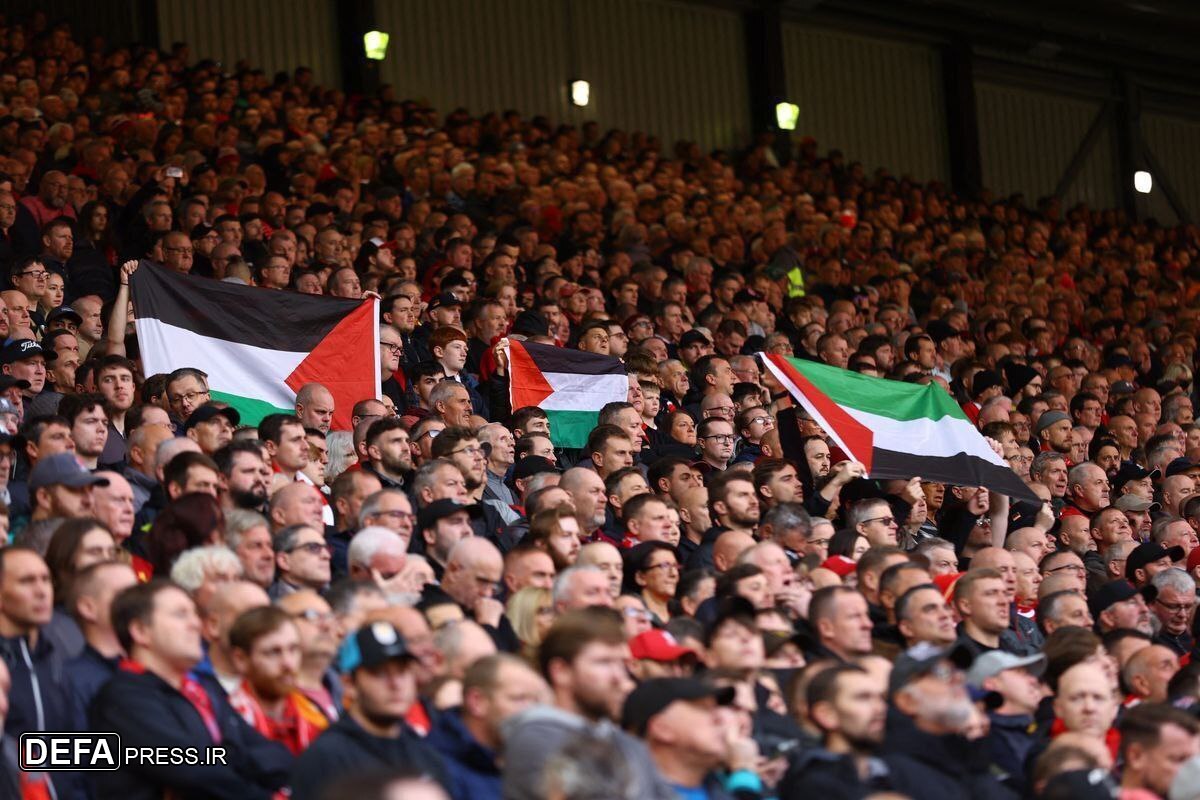 پرچم فلسطین در لیگ برتر انگلیس هم بالا رفت+ تصاویر