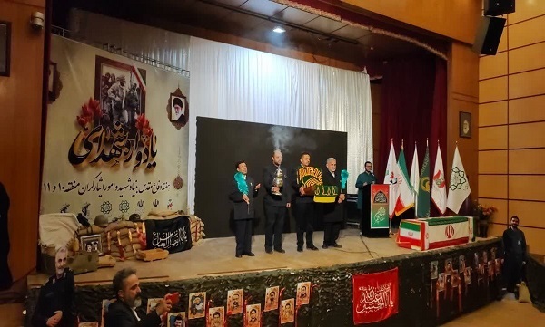 یادواره شهدای منطقه ۱۰ و ۱۱ تهران با حضور خانواده شهدا برگزار شد.