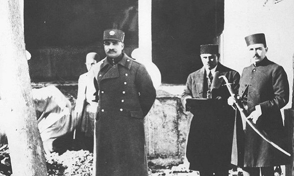 قتل تیمورتاش، نورچشمی رضاخان به جرم خیانت در زندان