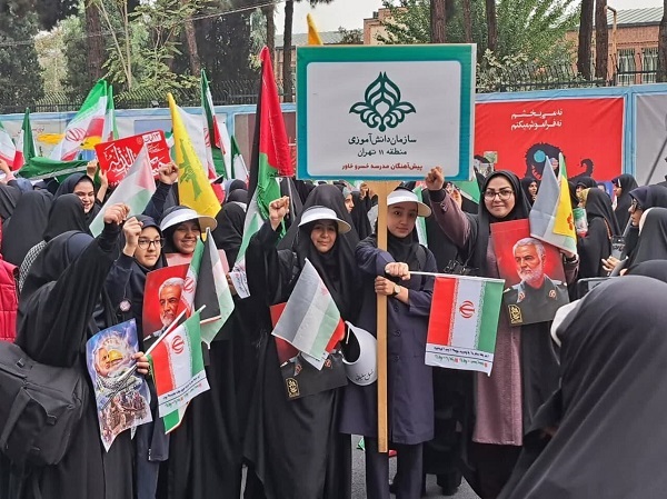 مراسم راهپیمایی یوم الله ۱۳ آبان آغاز شد/ «نظم نوین جهانی با نسل آرمانی» از تهران تا غزه