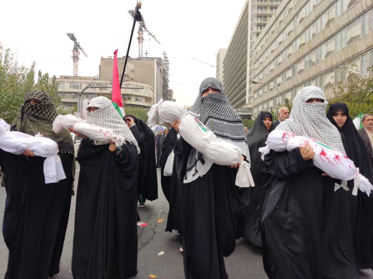 حضور پرشور ملت ایران در راهپیمایی یوم الله ۱۳ آبان/ «نظم نوین جهانی با نسل آرمانی» از تهران تا غزه+ تصاویر و فیلم