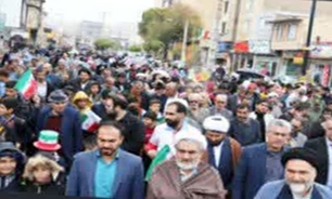  مردم طالقان به مناسبت سیزدهم آبان ماه در هوای بارانی فریاد مرگ بر آمریکا و اسرائیل سر دادند.
