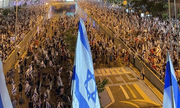 تظاهرات گسترده خانواده اسرای صهیونیست در تل‌آویو علیه نتانیاهو