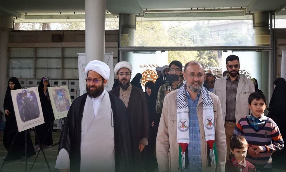 برپایی غرفه کتابخانه تخصصی دفاع مقدس در نمازجمعه تهران