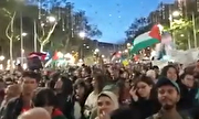 فیلم/ پخش سرود سلام فرمانده در قلب بارسلونا