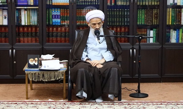 امروز به برکت انقلاب اسلامی شاهد عزت مسلمین هستیم
