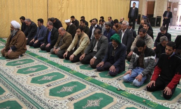 امام جماعت کارمند دولت نیست و باید زندگی مردم را هم اداره کند