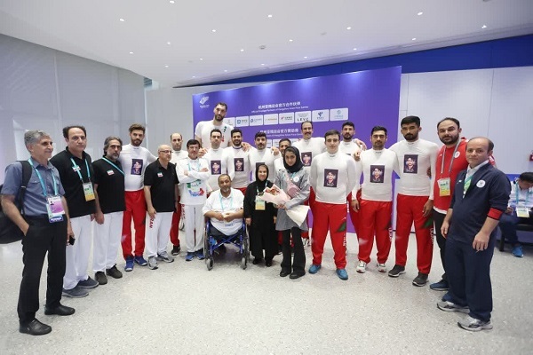 مادر شهید الداغی با قهرمانان بازی‌های پاراآسیایی هانگژو عکس یادگاری گرفت+ تصاویر