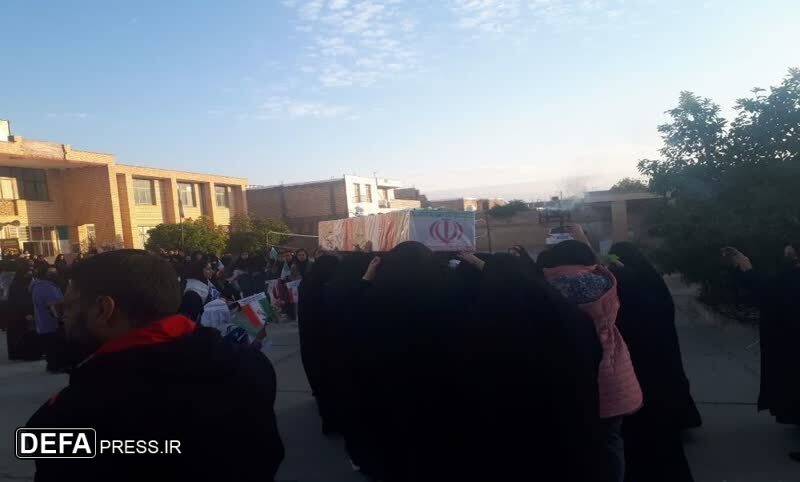 میزبانی از شهید گمنام توسط دانش آموزان دبیرستان عترت در شهر دهدشت
