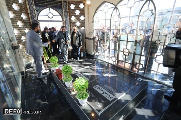 ادای احترام وزیر فرهنگ و ارشاد اسلامی به شهدای گمنام فامنین+تصاویر