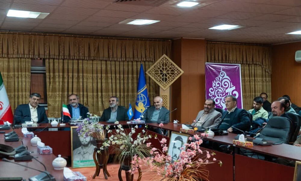 نشست صمیمی پیشکسوتان اتحادیه انجمن‌های اسلامی دانش‌آموزان استان مرکزی