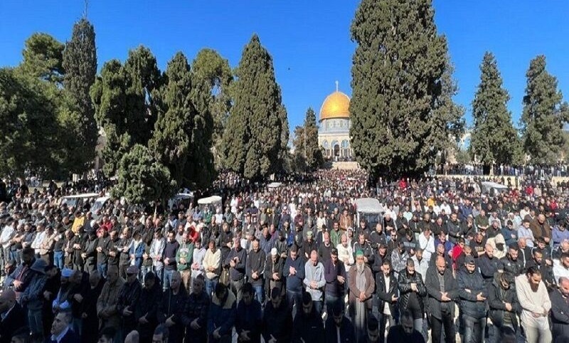 حدود ۳۰ هزار فلسطینی در مسجدالاقصی نماز جمعه اقامه کردند