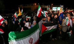 تجمع بامدادی خودجوش شیرازی ها در پی حمله ایران به رژیم اسرائیل
