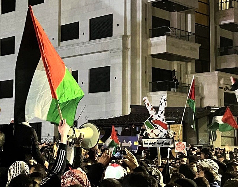 تظاهرات اردنی‌ها مقابل سفارت رژیم صهیونیستی+ تصاویر