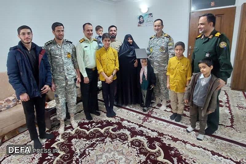 دیدار امیر گلفام با خانواده شهید « عبدالملکی»+ تصاویر