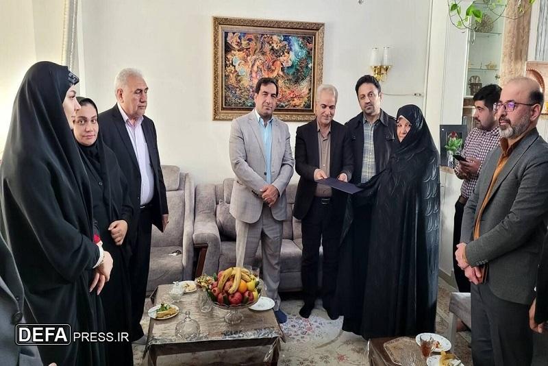 مادران و همسران شهدا شهر پرند تکریم شدند