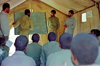 تصاویر/ سوادآموزی در جبهه‌ها