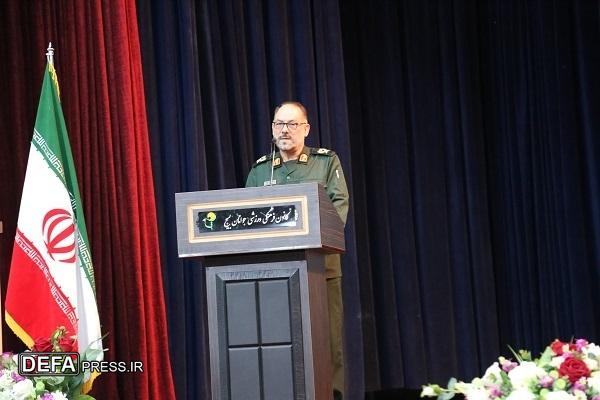 شهدای مدافعان مایه افتخار ملت ایران هستند