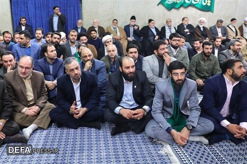 روایت حسینیه معلی از دیدار رهبر معظم انقلاب اسلامی با مداحان پخش می‌شود