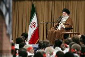 امام خامنهای: شهید سلیمانی راهبرد احیاء مقاومت را به بهترین وجه انجام داد/ پایگاههای آمریکا زیر لگد جوانان سوری پایمال میشود