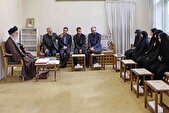 تصویری از دیدار خانوادهٔ حاج قاسم با رهبر انقلاب در سال ۹۳