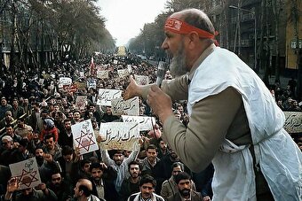 عکس/ به سخره گرفتن صدام توسط حاج بخشی با شیشه شیر
