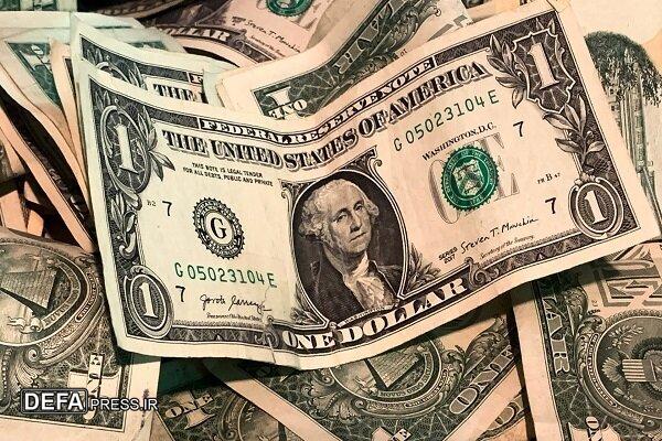 فعالان غیرمجاز ارزی در میدان فردوسی تهران دستگیر شدند