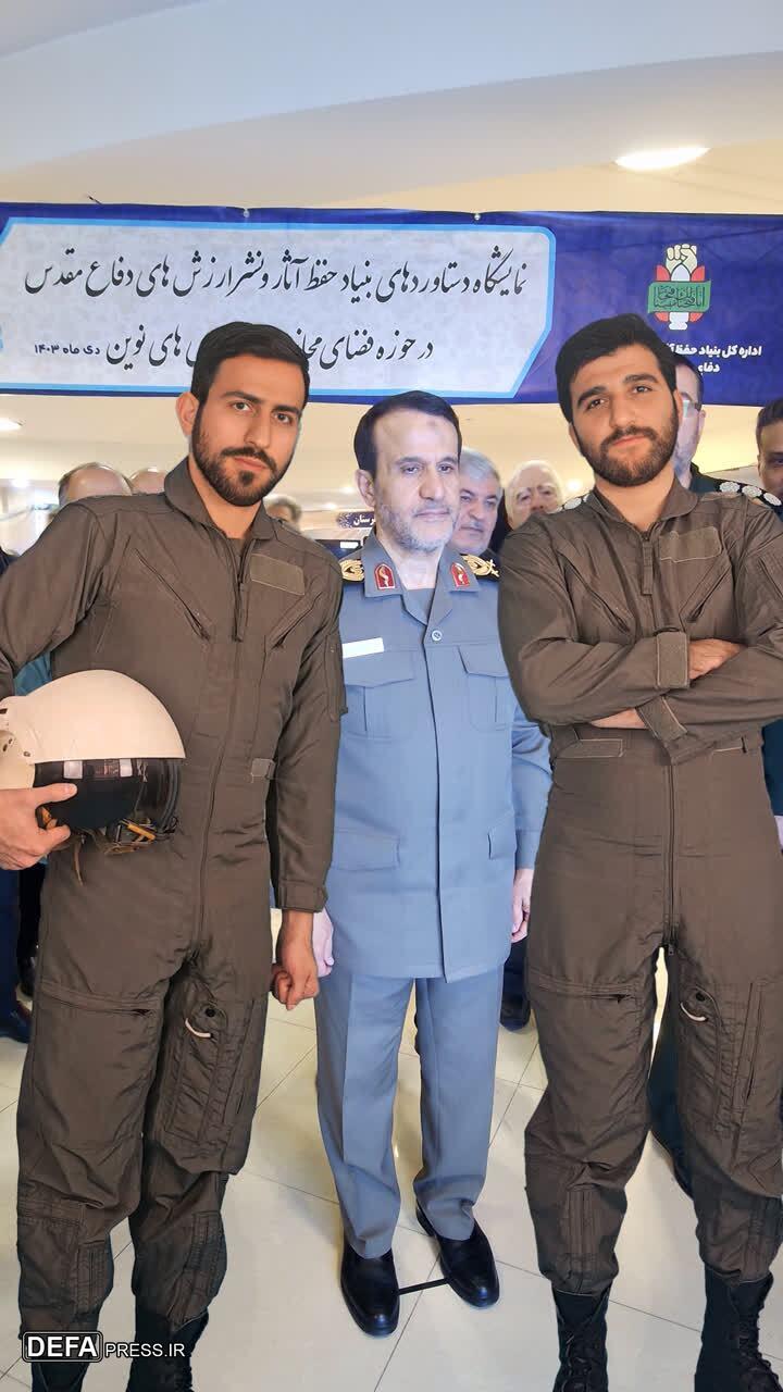 سلفی سردار «کارگر» با خلبانان شهید کشوری و شیرودی+ عکس